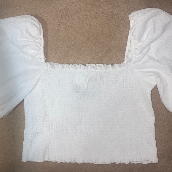 H&M white cropped smocked/ruched puff sleeve blouse - Picture 6 of 8